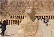 تمثال الصقر حورس أمام واجهة معبد  حتشبسوت الجنوبية                                                                                                                                                      