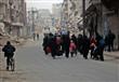 نازحون يغادرون حي السكري في شرق حلب في 12 كانون ال