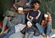 سوريون جرحوا في تفجير الراشدين يجلسون في خيمة على 