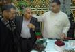 مواطن يقبل رأس خطيب مسجد الدسوقي تأييدًا للأزهر                                                                                                                                                         