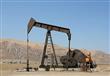 النفط يرتفع بفعل توقعات تمديد اتفاق خفض إنتاج أوبك