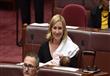 بالصور.. برلمانية استرالية ترضع طفلتها داخل البرلمان                                                                                                                                                    