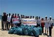 حملة لتنظيف شاطئ مرسى علم  (1)