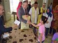 محافظ المنيا يحتفل بالعيد مع أطفال مؤسستي البنين والبنات (5)                                                                                                                                            