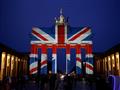 بوابة براندبورج تضيء بألوان العلم البريطاني