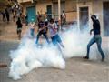 قوات الأمن المغربية تلقي غازات مسيلة للدموع على ال