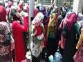 تجمهر العشرات من المعلمات أمام محافظة الغربية (1)