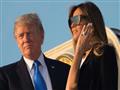 الرئيس الاميركي دونالد ترامب وزوجته ميلانيا يقفان 