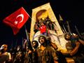 أتراك يحتفلون بفشل الانقلاب 2016- أرشيفية