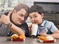 دراسة: الآباء لا يحرصون على تقديم طعام صحي للأبناء