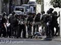 جنود إسرائيليون يعتقلون فلسطينيين                                                                                                                                                                       