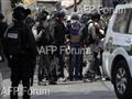 جنود إسرائيليون يعتقلون فلسطينيين.jpg2                                                                                                                                                                  