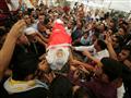 مشيعون يحملون في 25 تموز/يوليو في عمان جثمان محمد 