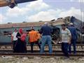الأهالي يساعدون مصابي قطاري الإسكندرية