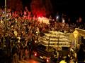 فلسطينيون يحتفلون بعد ازالة بوابات كشف المعادن عند