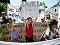 لاجئون سوريون يتظاهرون امام السفارة اليونانية في ب