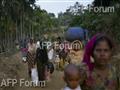 فرار مسلمي الروهينجا إلى بنجلاديش اليوم (أ ف ب)