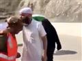 فيديو مؤثر بين حاج وجندي سعودي بمنطقة رمي الجمرات