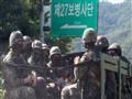 شاحنة عسكرية تقل جنودا كوريين جنوبيين في منطقة هوا