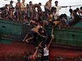 قوارب تقل أفراد من الروهينجا في طريقهم لبنجلاديش