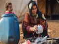 يقيم النازحون من إدلب في مخيمات عشوائية على الحدود