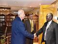 محافظ أسوان يستقبل وفدا من جنوب السودان (1)