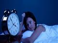 4 أسباب وراء الاستيقاظ من النوم في منتصف الليل