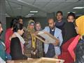 طلاب جامعة المنيا يتعلمون أعمال الخرز (2)                                                                                                                                                               