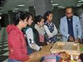 طلاب جامعة المنيا يتعلمون أعمال الخرز (4)                                                                                                                                                               