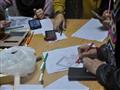 طلاب جامعة المنيا يتعلمون أعمال الخرز (6)                                                                                                                                                               