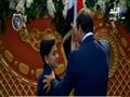 السيسي يُقبل رأس طفل رفع علم مصر (2)                                                                                                                                                                    