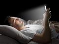  يمنع الضوء الاصطناعي في الليل إنتاج هرمون الميلاتونين الذي ينظم النوم واليقظة