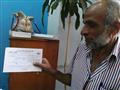 مواطنون يلتقطون صور تذكارية مع استمارة المبادرة في بورسعيد (2)                                                                                                                                          