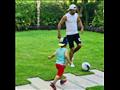 إياد نصار يلعب كرة القدم مع أبنائه (3)                                                                                                                                                                  