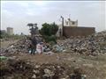 القمامة تحاصر المدخل الرئيسي لقرية بنجا بسوهاج   (4)                                                                                                                                                    