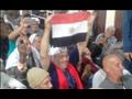 السناط يرفع علم مصر خلال إنصاته للابتهالات الدينية
