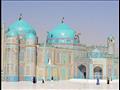 المسجد الأزرق .. بني قبل 5 قرون ويضم آثاراً للنبي وقبراً منسوب للإمام علي (7)                                                                                                                           
