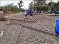 أهالي قرية بالمنوفية يقطعون السكة الحديد بعد سقوط طالب من قطار (3)                                                                                                                                      