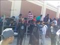 قوات الأمن تنظم حضور جماهير الأهلي أمام منافذ بيع التذاكر بستاد الإسكندرية                                                                                                                              