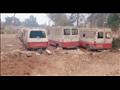 سيارات إسعاف قديمة متكهنة في وحدة طب الأسرة بقرية شباس عمير                                                                                                                                             