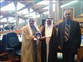 ممثل وزراة السياحة الكويتية يكرم مندوب قطر خلال الاجتماع (1)                                                                                                                                            