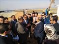وزير التنمية المحلية ومحافظ الفيوم يتفقدان أعمال تطهير بحيرة قارون (8)