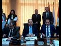 خلال توقيع اتفاقية تسوية النزاع بين شركة عمر أفندي