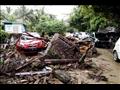 سيارات مدمرة بسبب تسونامي إندونيسيا                                                                                                                                                                     
