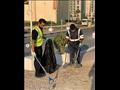 رئيس بورصة دبي للذهب ينظف الشارع (1)
