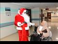 بابا نويل يوزع هدايا الكريسماس على مرضى الأورام بالأقصر (16)                                                                                                                                            