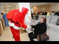 بابا نويل يوزع هدايا الكريسماس على مرضى الأورام بالأقصر (20)                                                                                                                                            