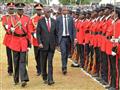 الرئيس التنزاني جون ماغوفولي يستعرض قوات من حرس ال