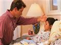 دراسة: الآباء أكثر حرصًا على رعاية أبنائهم المرضى 