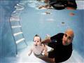 تعليم الأطفال الرضع السباحة